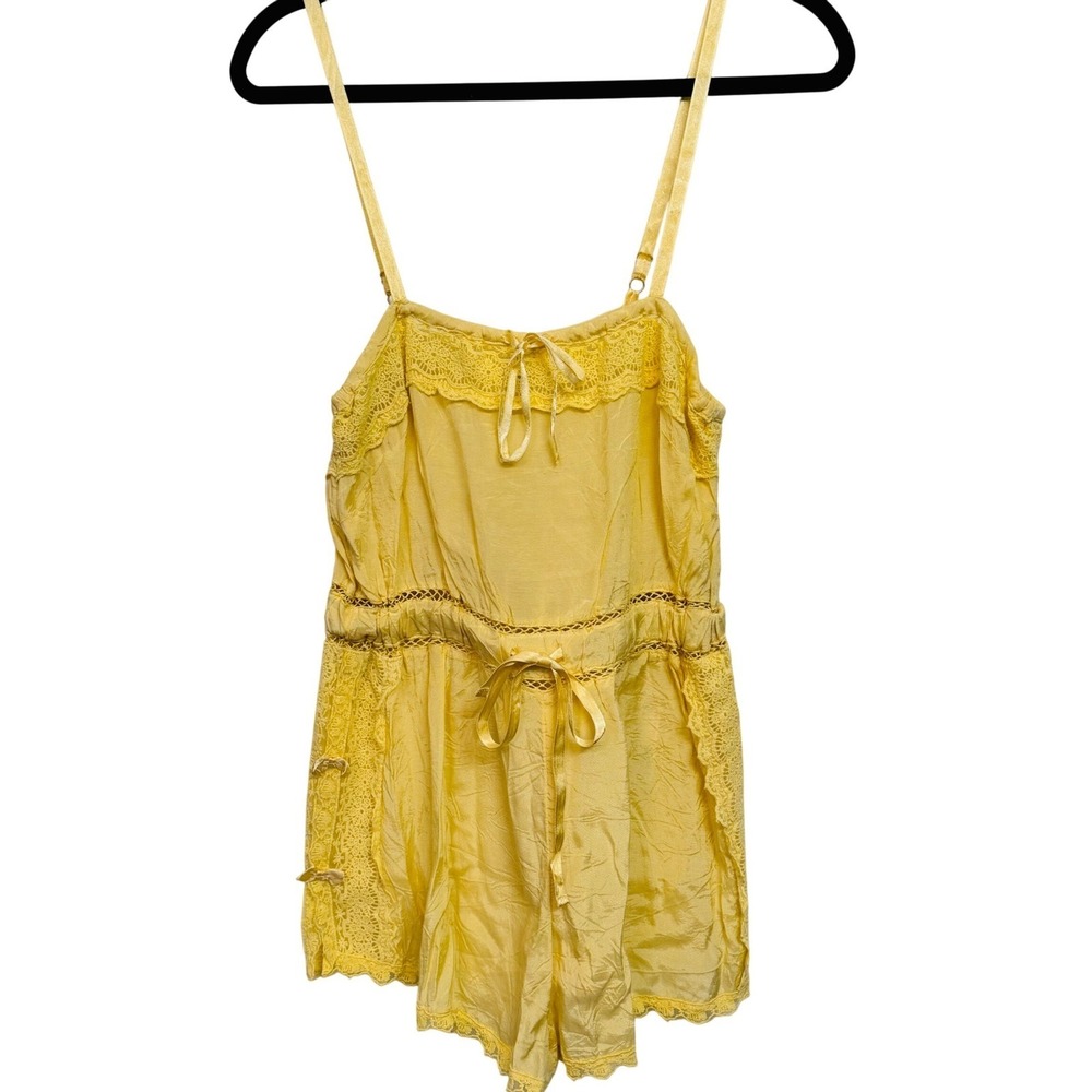 210 | Out From Under Urban Outfitters Womens M Lace Trim Boho Romper Yellow